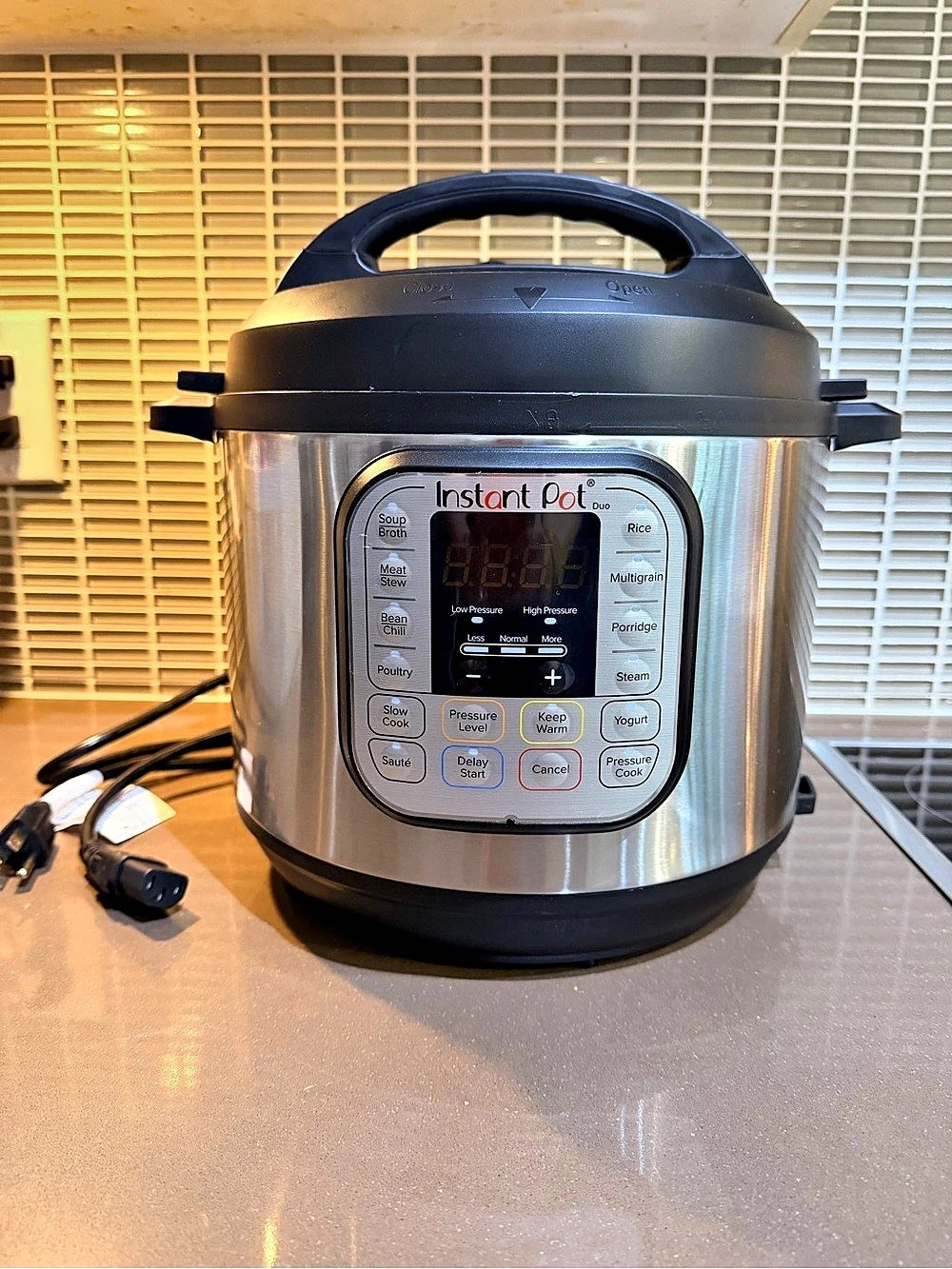 Instant Pot Duo 7-in-1 Electric Pressure Cooker – 6 Quart
